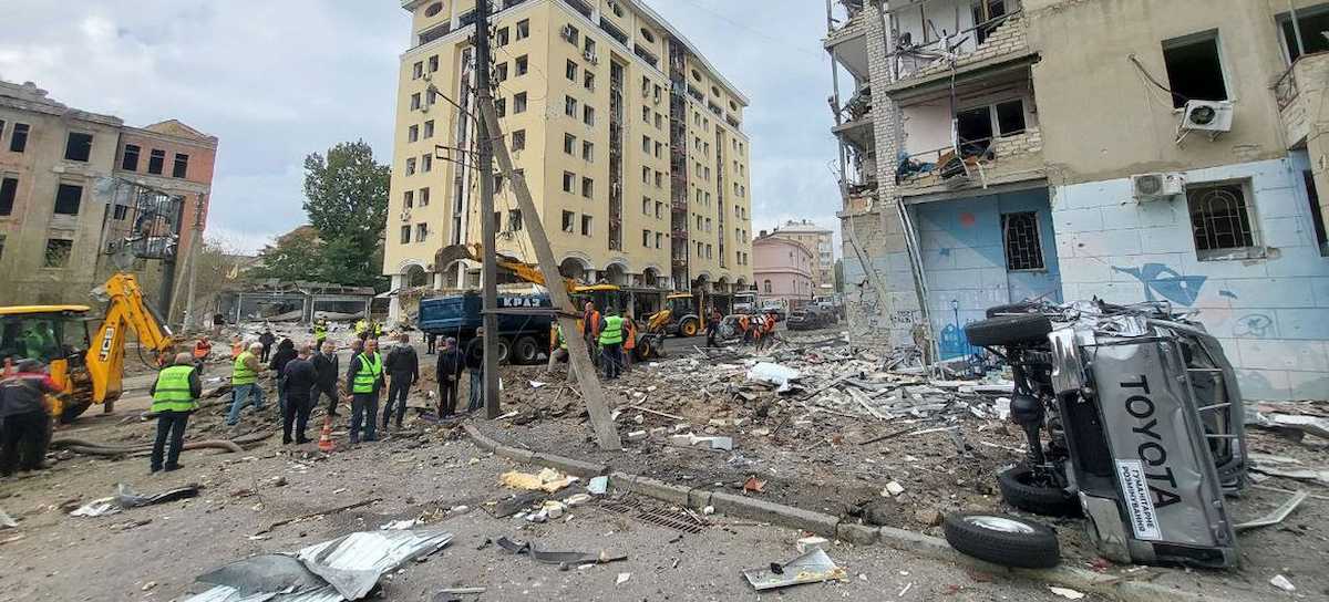 La destrucción crece tras los ataques en el centro de Kharkiv, Ucrania. | Foto: OIM