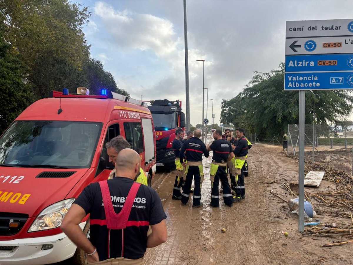 Los 5.000 bomberos que acudirán a Madrid sostienen que la Ley Marco de Coordinación de los Servicios de Bomberos (SSBB) debe entrar en vigor y no ser objeto del abandono por parte de los diferentes grupos políticos.  |Foto: Ayuntamiento de Alicante