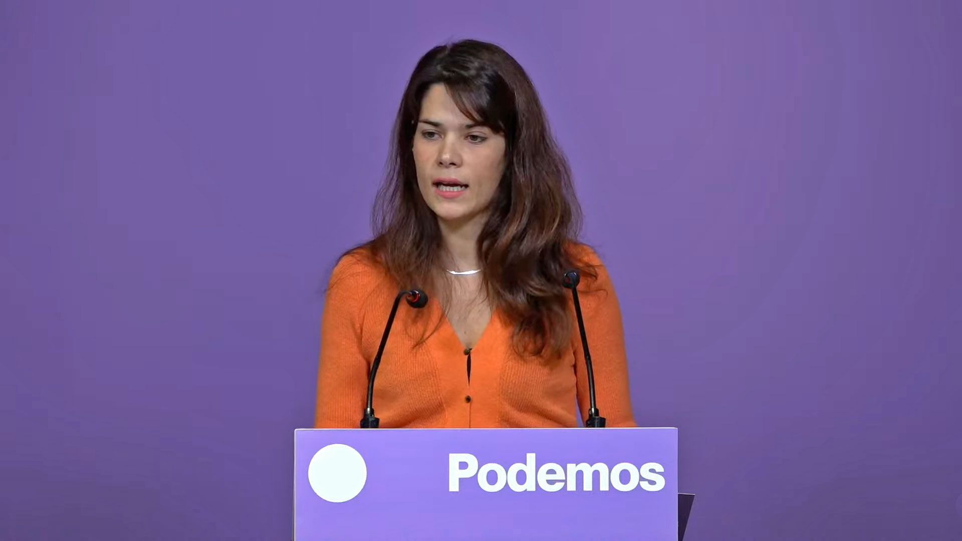 La eurodiputada Isa Serra, portavoz de Podemos en rueda de prensa