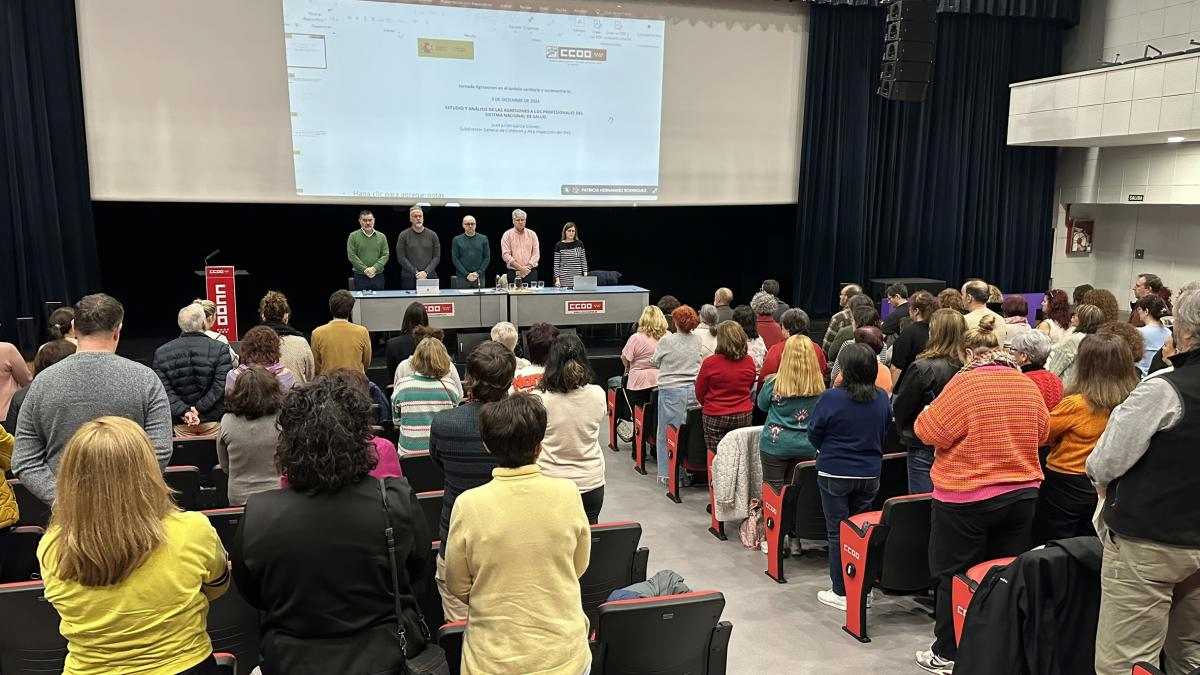 En la jornada sobre agresiones a profesionales de la Sanidad, en la que se ha presentado el informe del SERMAS, se ha guardado un minuto de silencio por el trabajador de la sanidad privada fallecido tras la agresión de un paciente. | Foto: CC.OO.