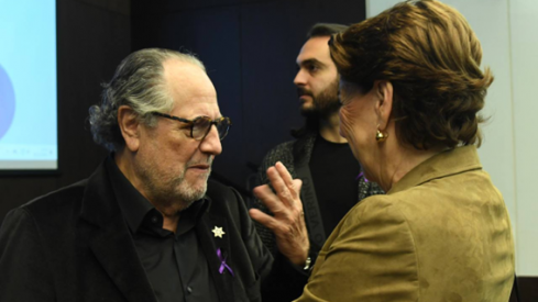 Manuel Domínguez Moreno, conversa con la exministra Magdalena Álvarez | Foto: Agustín Millán