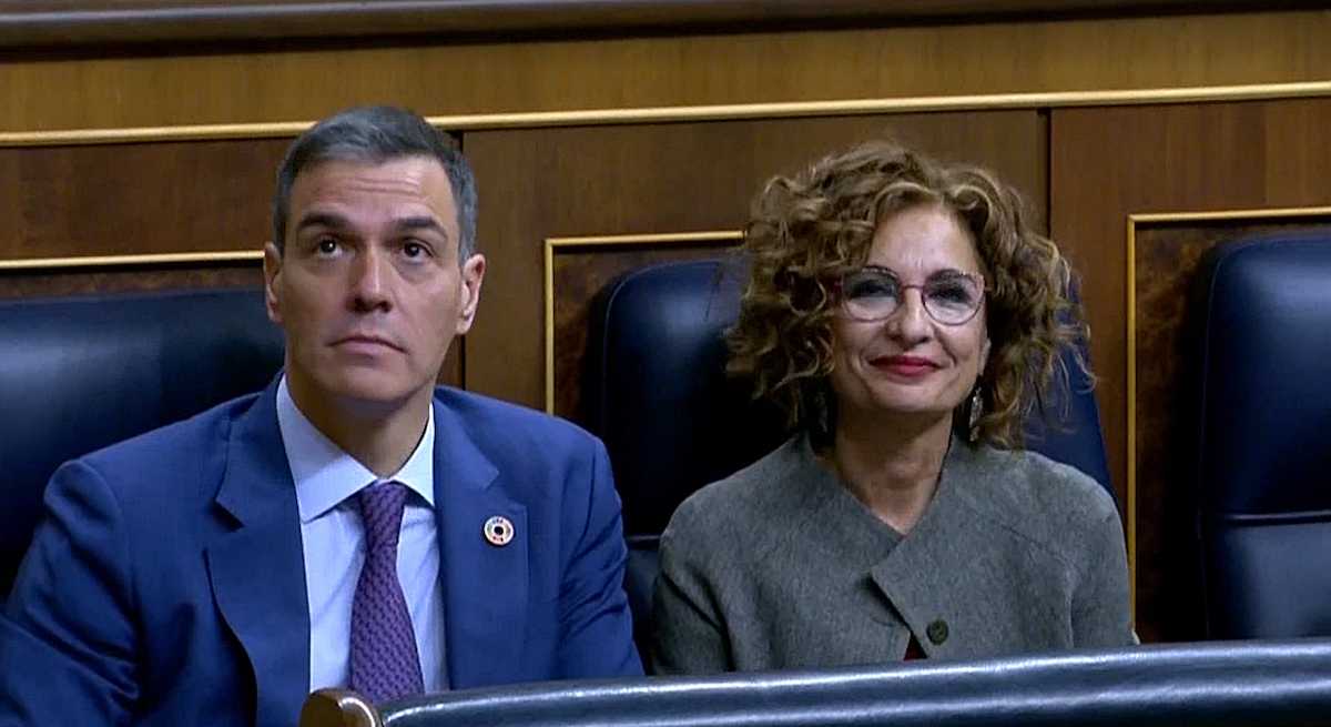 Sánchez y Montero durante la última sesión de control en el Parlamento.