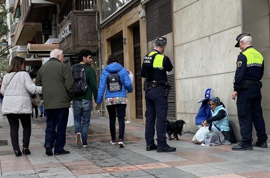 Alicante multa la pobreza