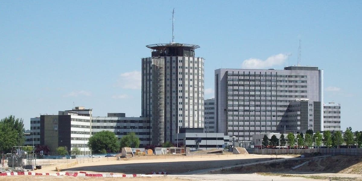 Ante una problemática, a la que la presidenta Ayuso no da respuesta, por el momento, los colectivos sociales han elevado una reclamación a las secciones sindicales del hospital, solicitando una serie de acciones concretas. | Foto: SFC-SQM Madrid