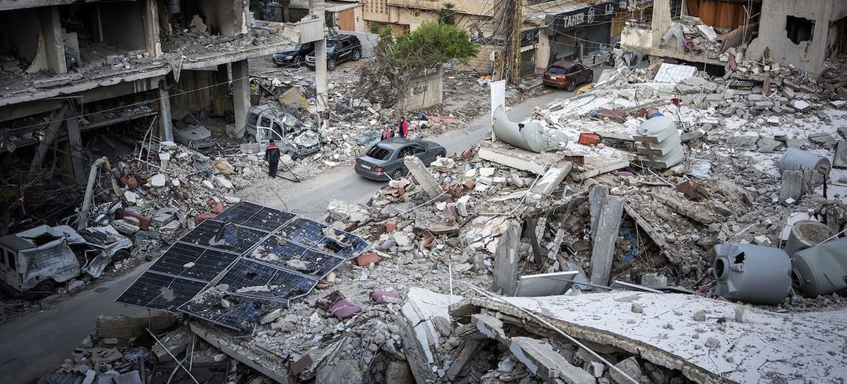 Los conflictos bélicos han dejado imágenes de edificios bombardeados, como en la ciudad de Tyr, Líbano, el sábado 30 de noviembre, cuatro días después del alto el fuego.| Foto: CNUR/Ximena Borrazas