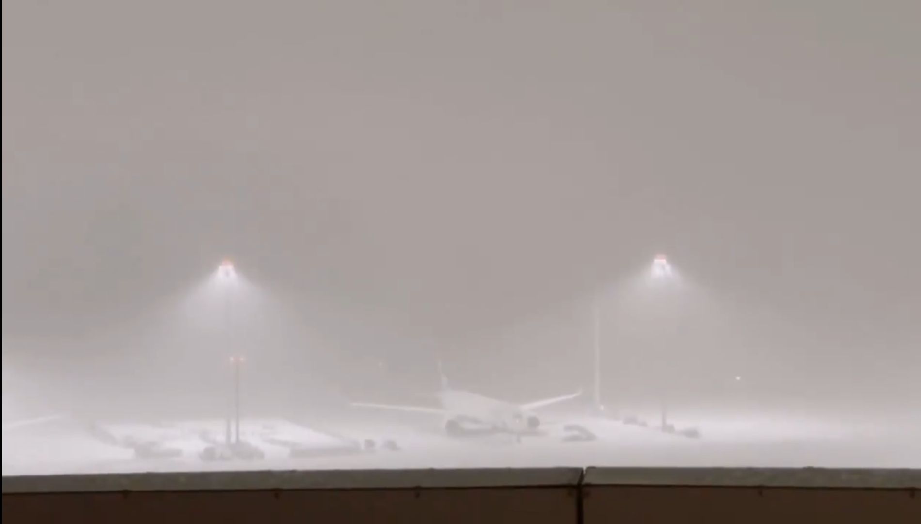 aeropuerto de Barajas con nieve