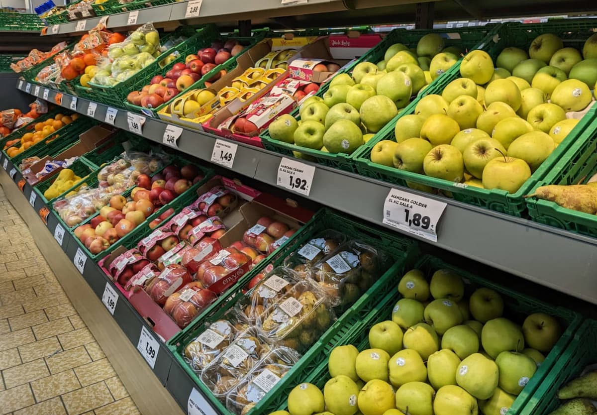 Según FACUA, la única medida efectiva ante las descomunales subidas que se han producido en los últimos años en distintos alimentos pasa por la intervención estatal y el establecimiento de precios máximos.