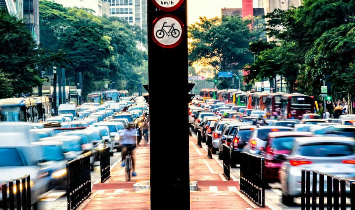 Frente al suspenso en calidad del aire, Ecologistas en Acción pide a los ayuntamientos "la implantación de zonas de bajas emisiones eficaces en las ciudades españolas". | Foto: Ecologistas en Acción