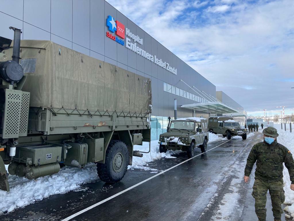 El Ejército trabaja en las carreteras por la nieve