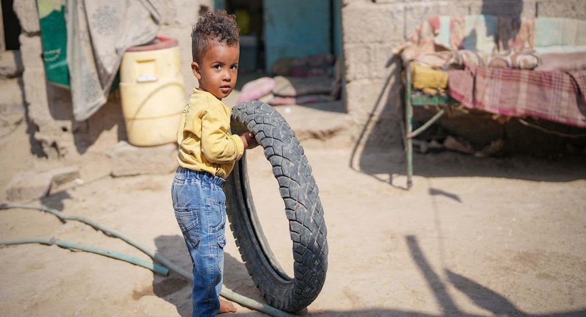 Casi la mitad de todos los niños menores de 5 años de Yemen sufren de moderado a severo retraso del crecimiento causado por la desnutrición. | Foto: UNICEF/Alaa Noman