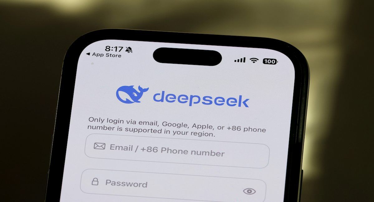 DeepSeek, ha advertido "ataques maliciosos a gran escala", aunque no ha especificado cuáles ni cómo han afectado a su infraestructura.