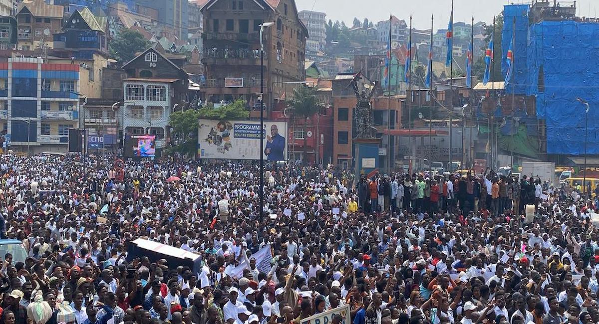 Mientras Goma continúa tomada, en Bukavu, al este de la República Democrática del Congo, la población se manifiesta contra la injerencia extranjera en la minería y la extracción de recursos minerales. | Foto: ONU Radio Okapi