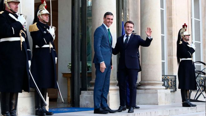 El presidente del Gobierno, Pedro Sánchez, junto al presidente de Francia, Emmanuel Macron