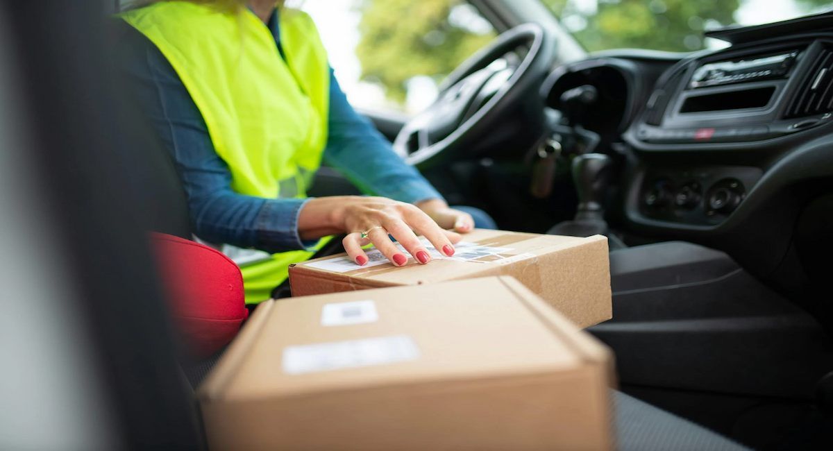 Para las mujeres las tasas de empleo son especialmente bajas en el transporte terrestre (14 %) en comparación con el transporte aéreo (40 %). | Foto: Pexels