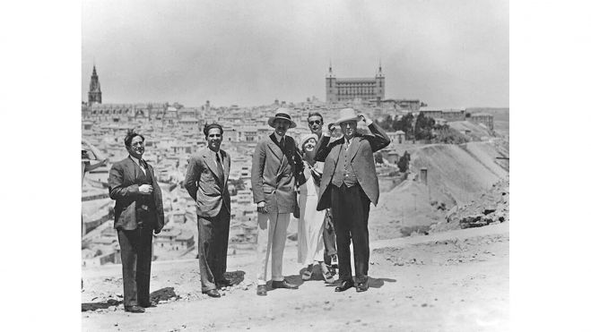 Desde la derecha, William Randolph Hearst (primero) y Arthur Byne, justo al lado, también con sombrero, en una visita a Toledo Archivo Hearst Castle