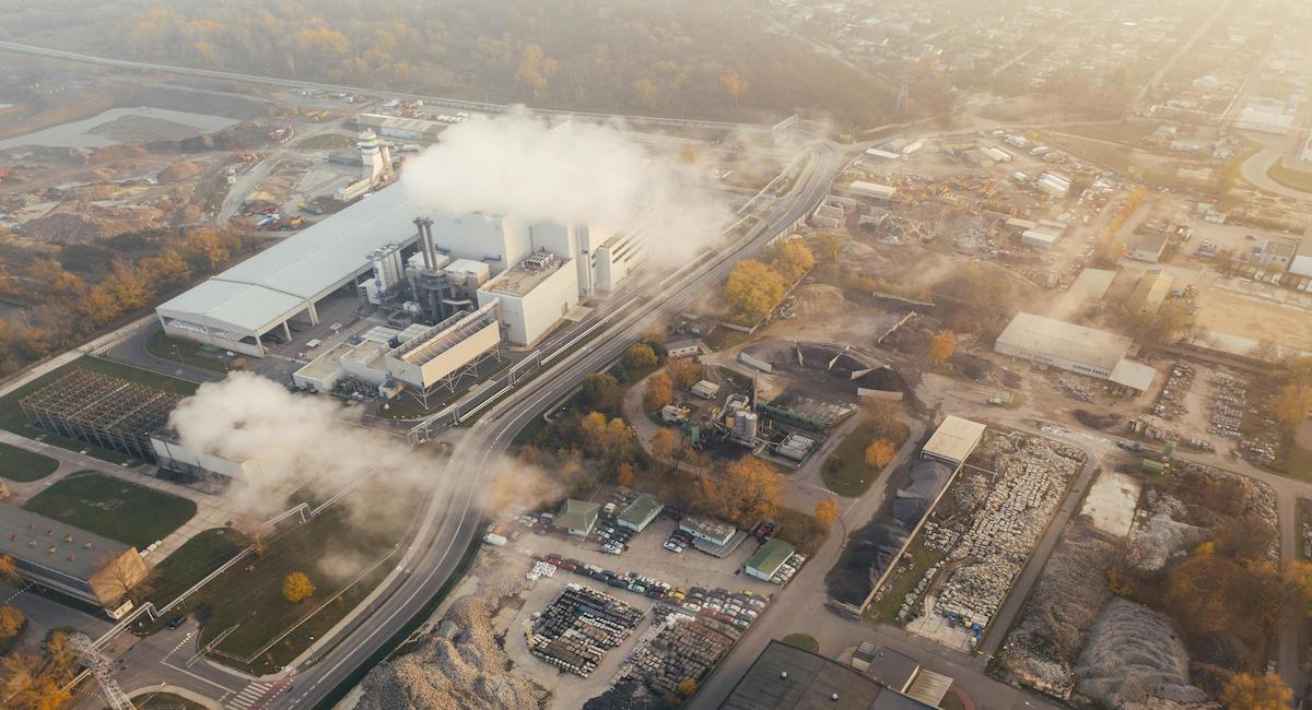 El Clean Industrial Deal menciona la reducción y eliminación gradual de subsidios a los combustibles fósiles, pero dicen las organizaciones ecologistas que no hay compromisos para la eliminación de su uso y no se penaliza a los grandes emisores. | Foto: Pexels