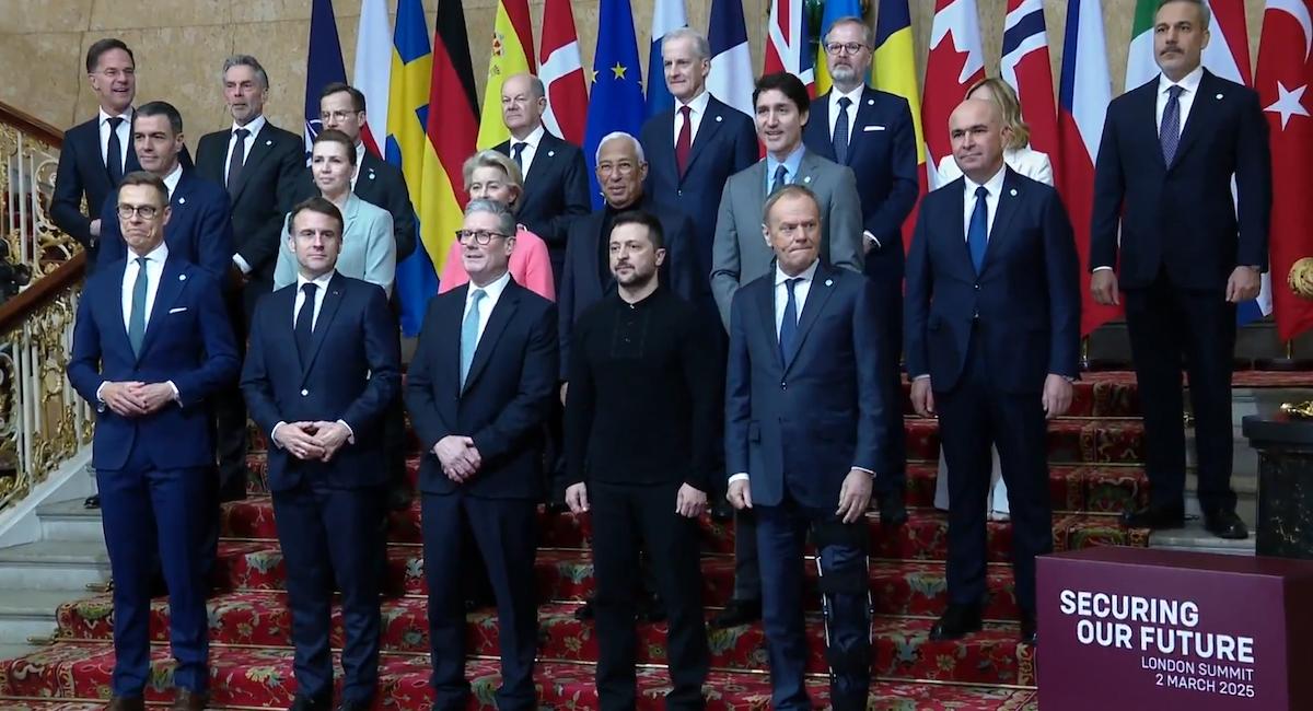 Los líderes europeos en una fotografía de familia tras la cumbre de Londres.