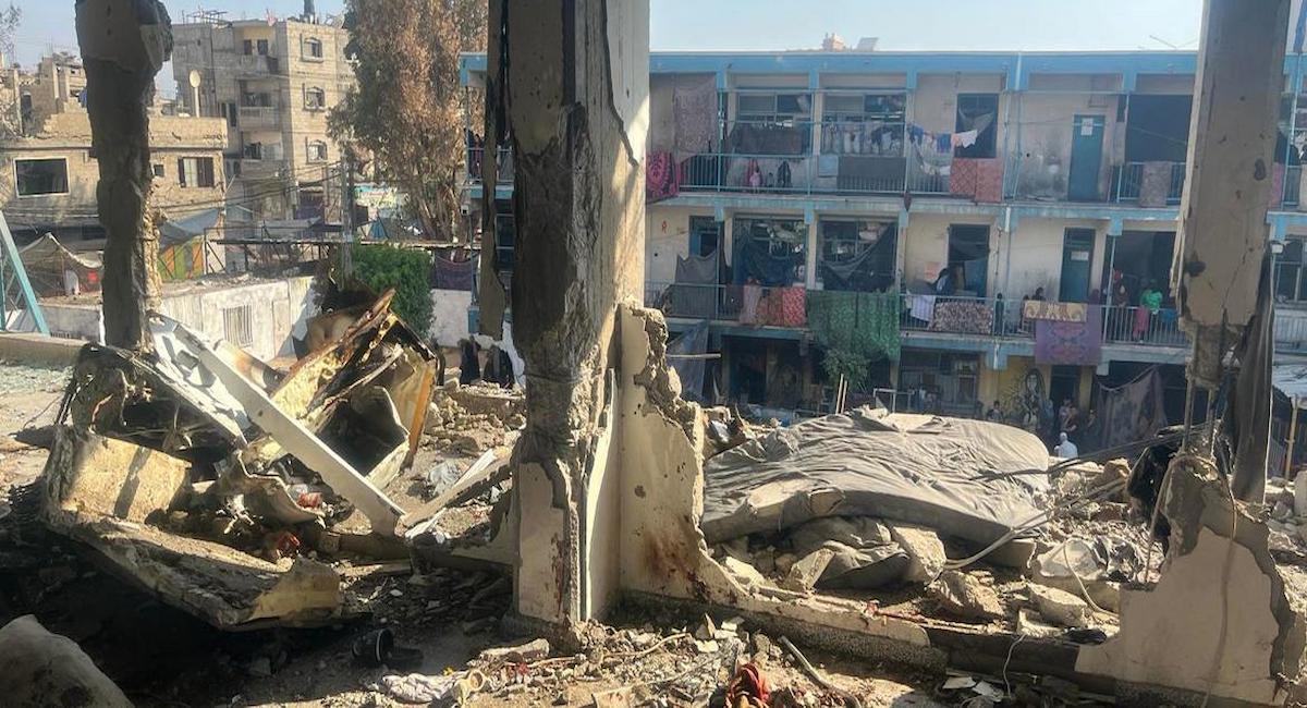 Un ataque aéreo israelí alcanza una escuela gestionada por UNRWA en Nuseirat, Gaza Central. | Foto:  UNRWA