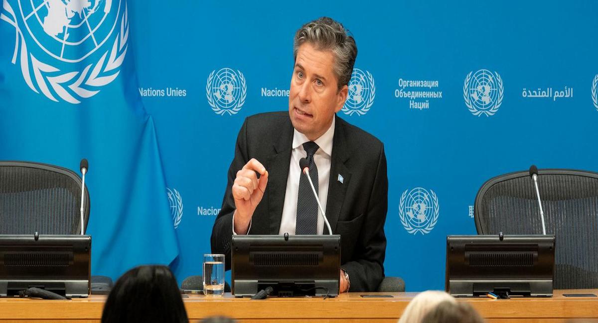 Tom Fletcher, secretario general adjunto para Asuntos Humanitarios (OCHA), informa a la prensa en Nueva York. | Foto: ONU/Evan Schneider