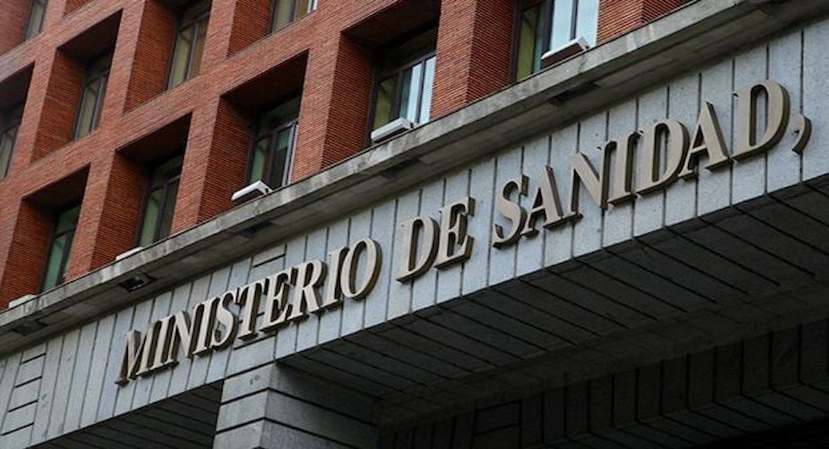 Durante el apagón, el Ministerio de Sanidad trabajó de forma estrecha con el Ministerio del Interior y la Unidad Militar de Emergencias (UME), que centralizaron la información crítica.