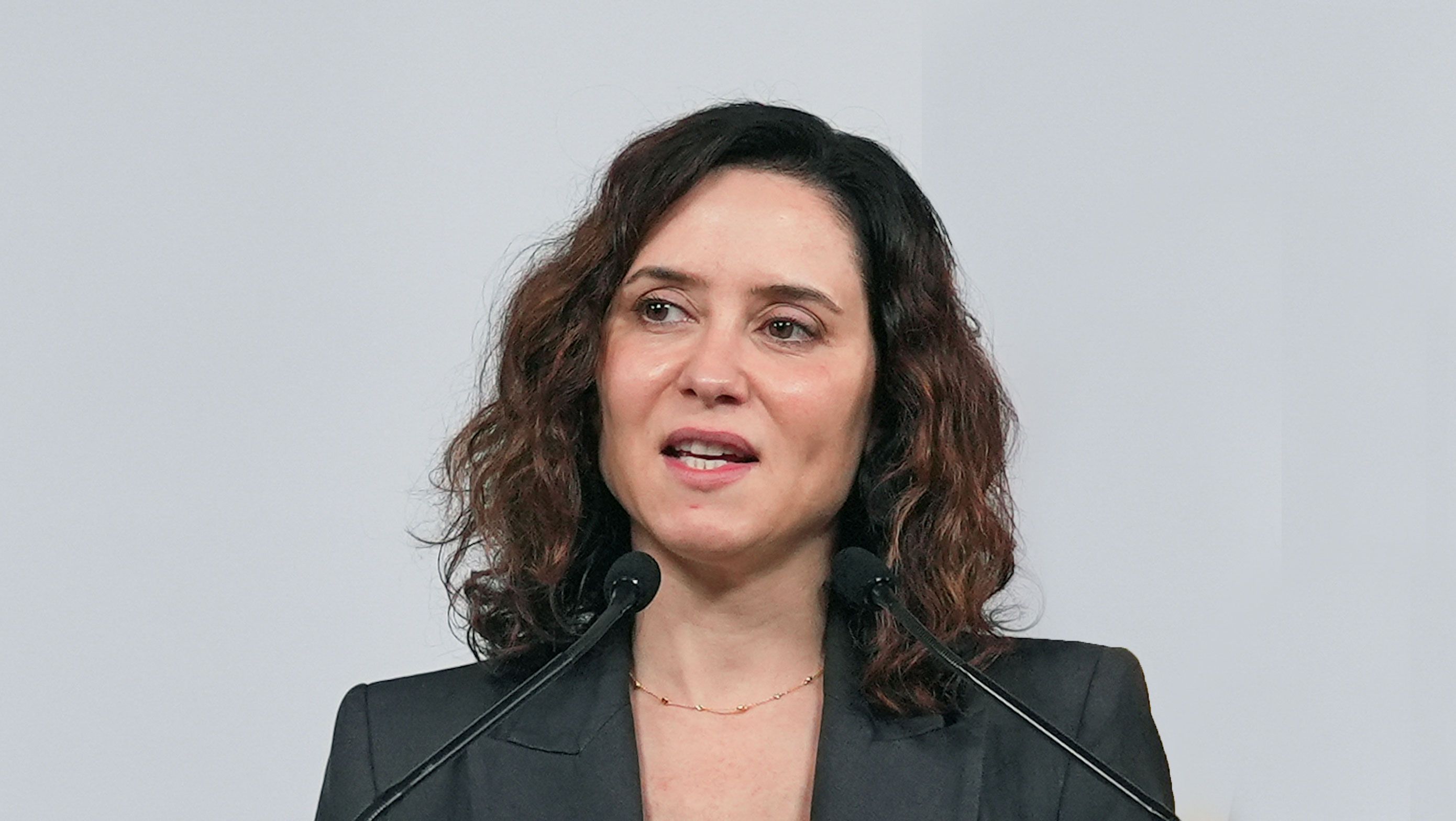Ayuso mantiene la emergencia por el apagón solo para atacar al Gobierno