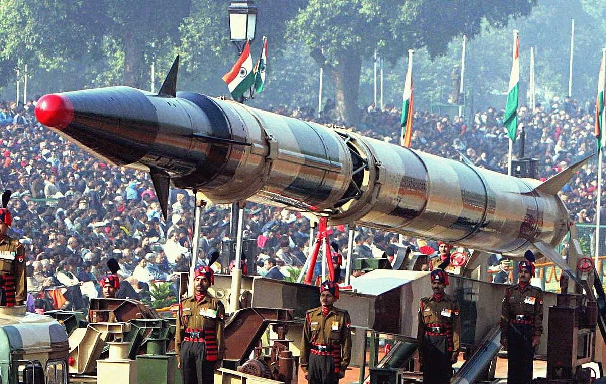 Un misil de la India durante un desfile militar.
