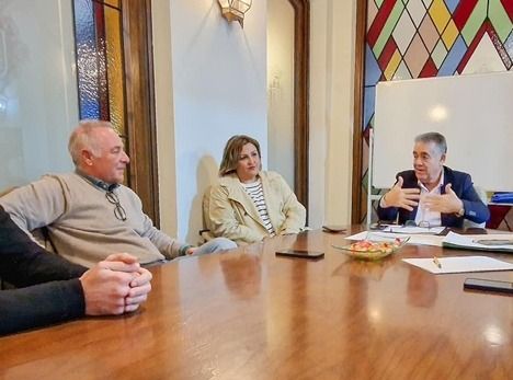 Soto se reunió en enero de 2024 con el alcalde almonteño para desgranarle su cuestionado proyecto.