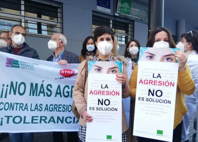 El Gobierno de Moreno Bonilla culpa a los sanitarios de las agresiones recibidas por problemas de comunicación con los pacientes