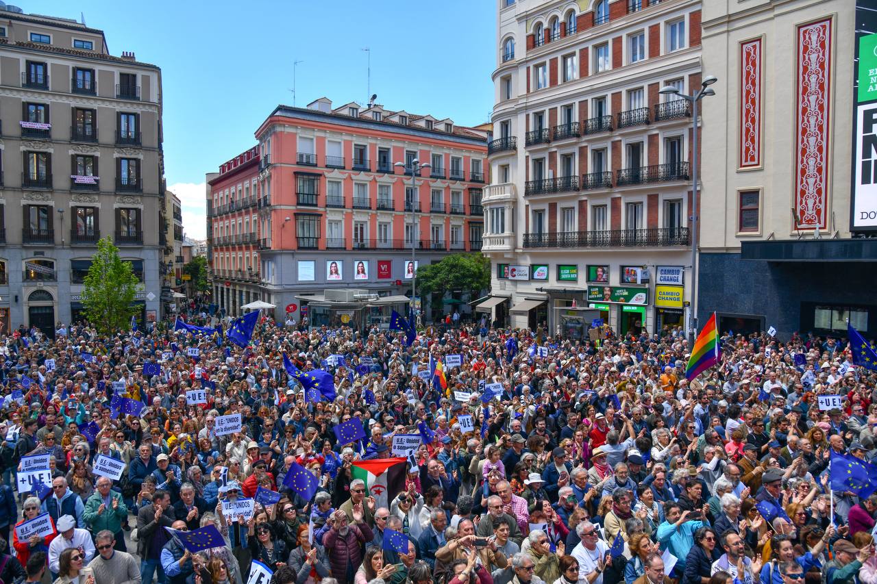 Concentración por Europa en la plaza de Calleo el 11 de mayo de 2025, fotos Agustín Millán Concentración por Europa en la plaza de Calleo el 11 de mayo de 2025, fotos Agustín Millán