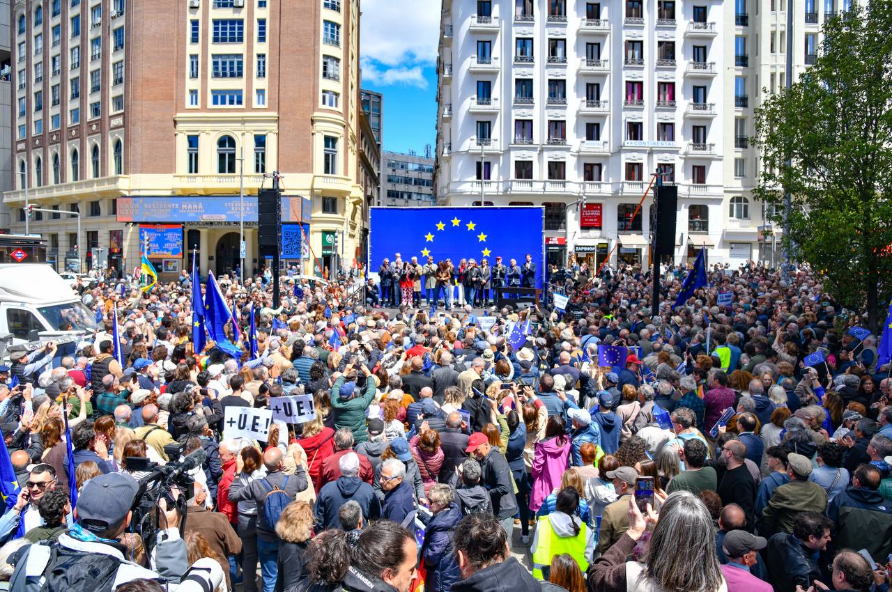 Concentración por Europa en la plaza de Calleo el 11 de mayo de 2025, fotos Agustín Millán