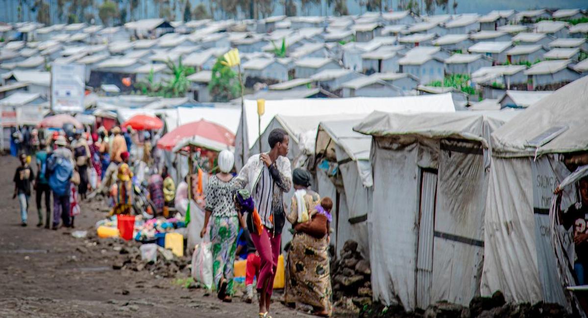 Familias en un campo de desplazados internos en las afueras de Goma, en Kivu Norte, al este de la República Democrática del Congo. | Foto: UNFPA DR Congo