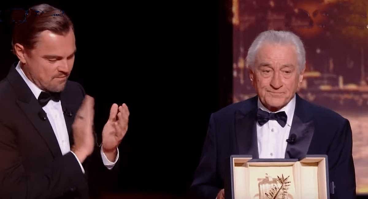 Robert De Niro recoge la Palma de Oro de manos de Leonardo DiCaprio. Foto: Festival de Cannes.