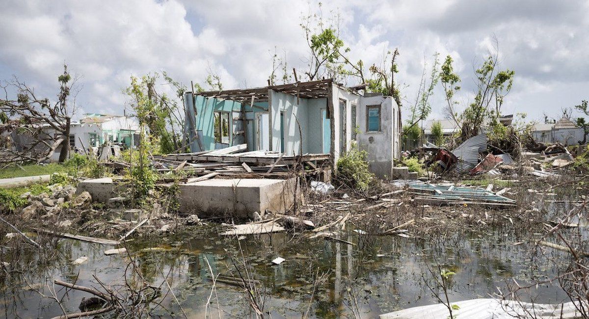 Entre las grandes catástrofes, aún se recuerda la devastación causada por el Huracán Irma en Antigua y Barbuda en 2017. | Foto: UN Photo/Rick Bajornas