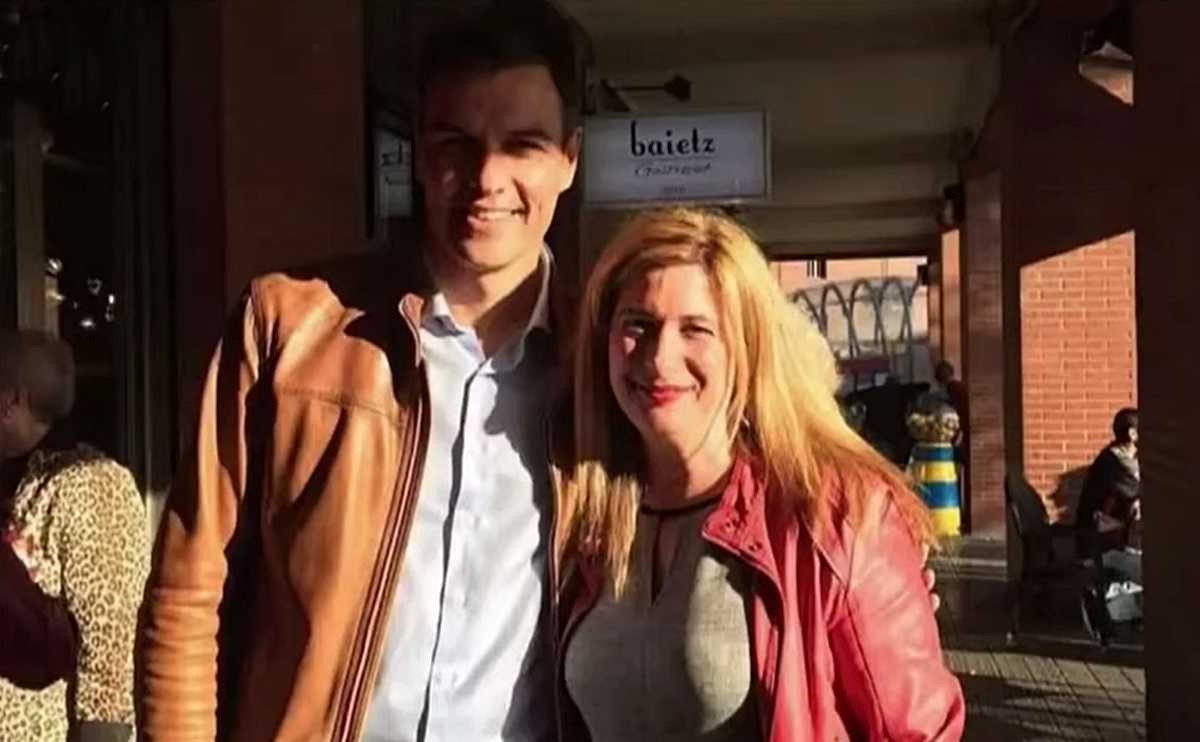 Leire Díez, señalada como fontanera de Ferraz, con Pedro Sánchez.