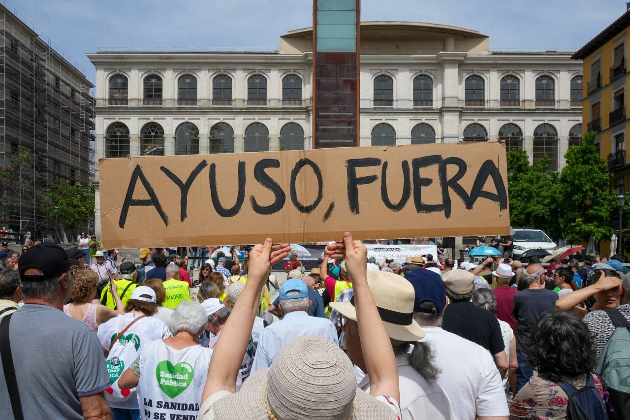 Manifestación en homenaje a los 7291 fallecidos en residencias de ancianos durante la pandemia, este domingo en Madrid. Foto Agustín Millán
