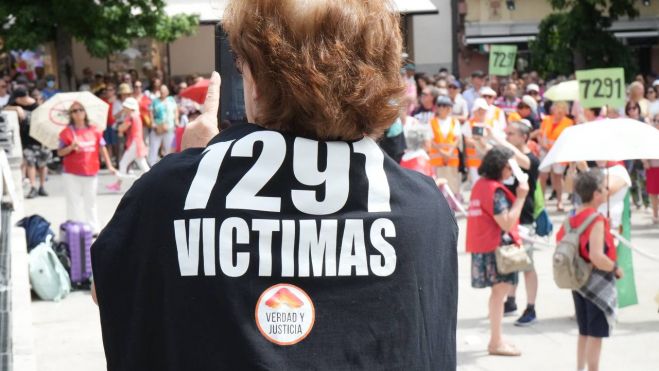 Manifestación en homenaje a los 7291 fallecidos en residencias de ancianos durante la pandemia, este domingo en Madrid. Foto Agustín Millán Manifestación en homenaje a los 7291 fallecidos en residencias de ancianos durante la pandemia, este domingo en Madrid. Foto Agustín Millán