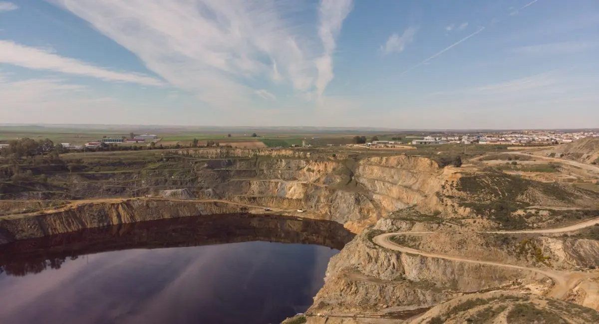 El nuevo vertido proyectado para la reapertura de la mina de Aznalcóllar podría conducir a repetir el desastre sufrido hace 27 años tras la ruptura de la presa de Boliden. | Foto: Greenpeace
