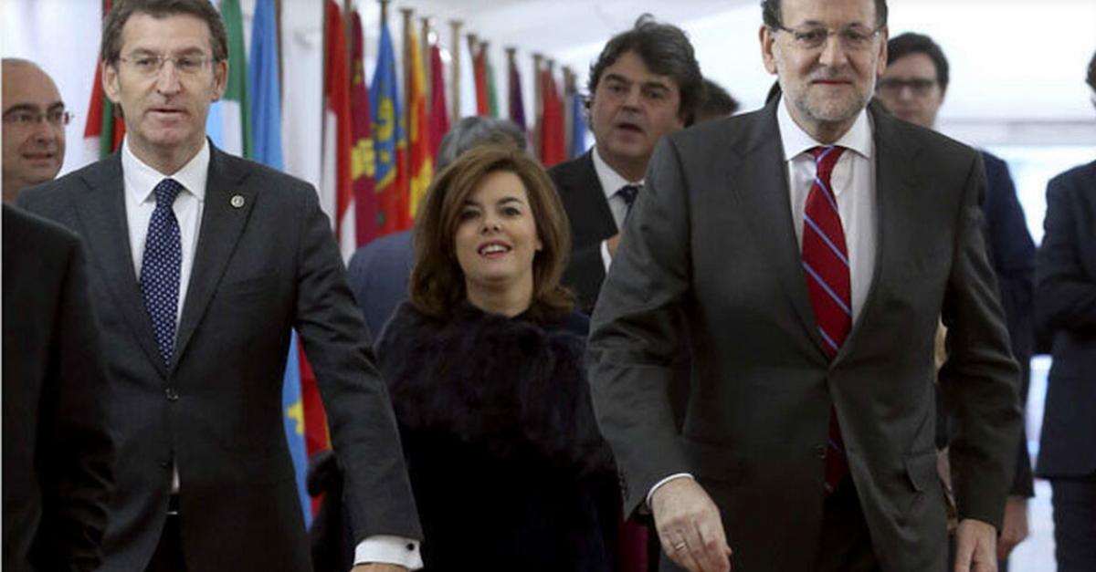 Feijóo con Rajoy y Soraya Sáenz de Santamaría, en una imagen de archivo.