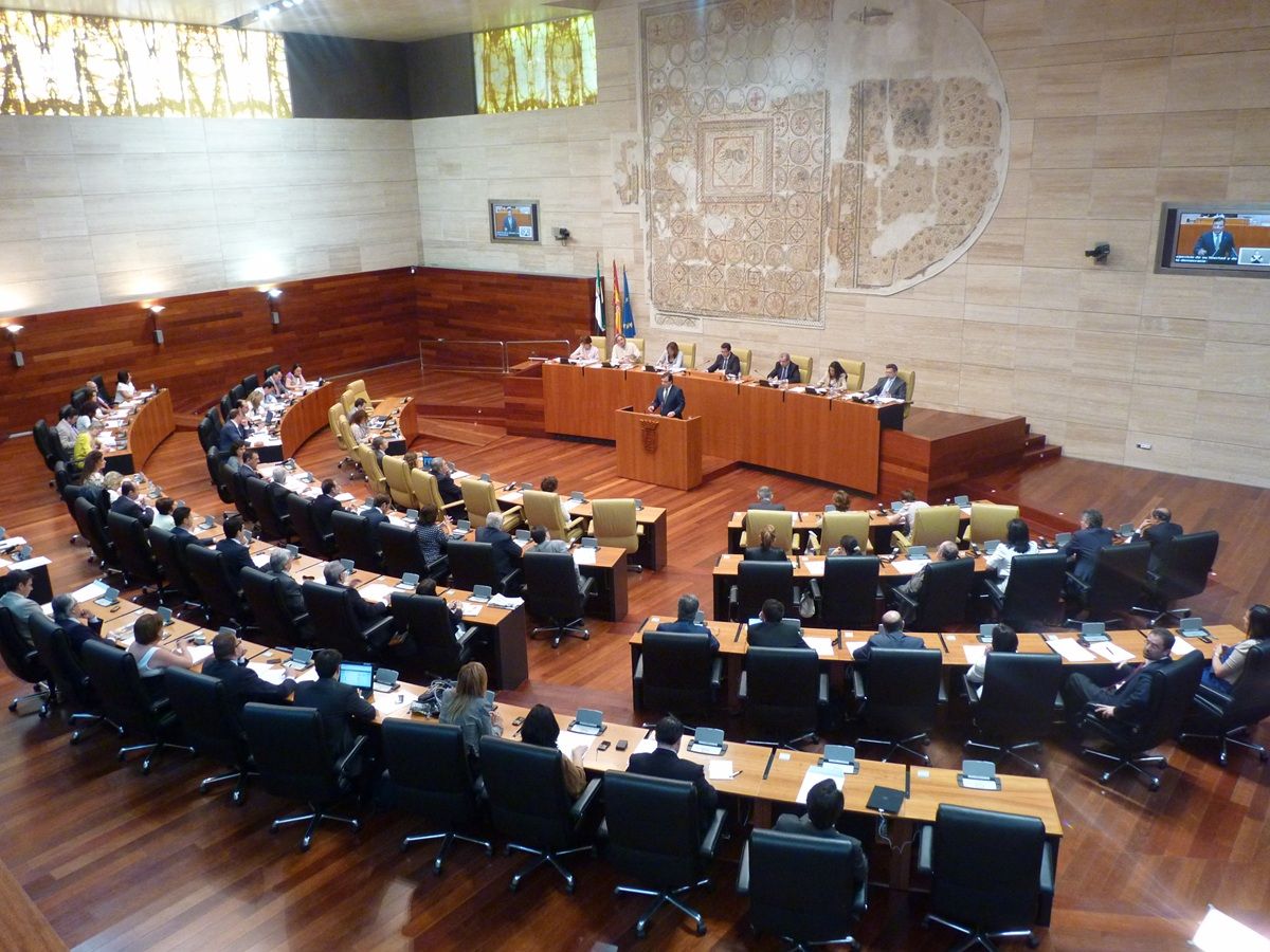 Error polítio. Asamblea de Extremadura