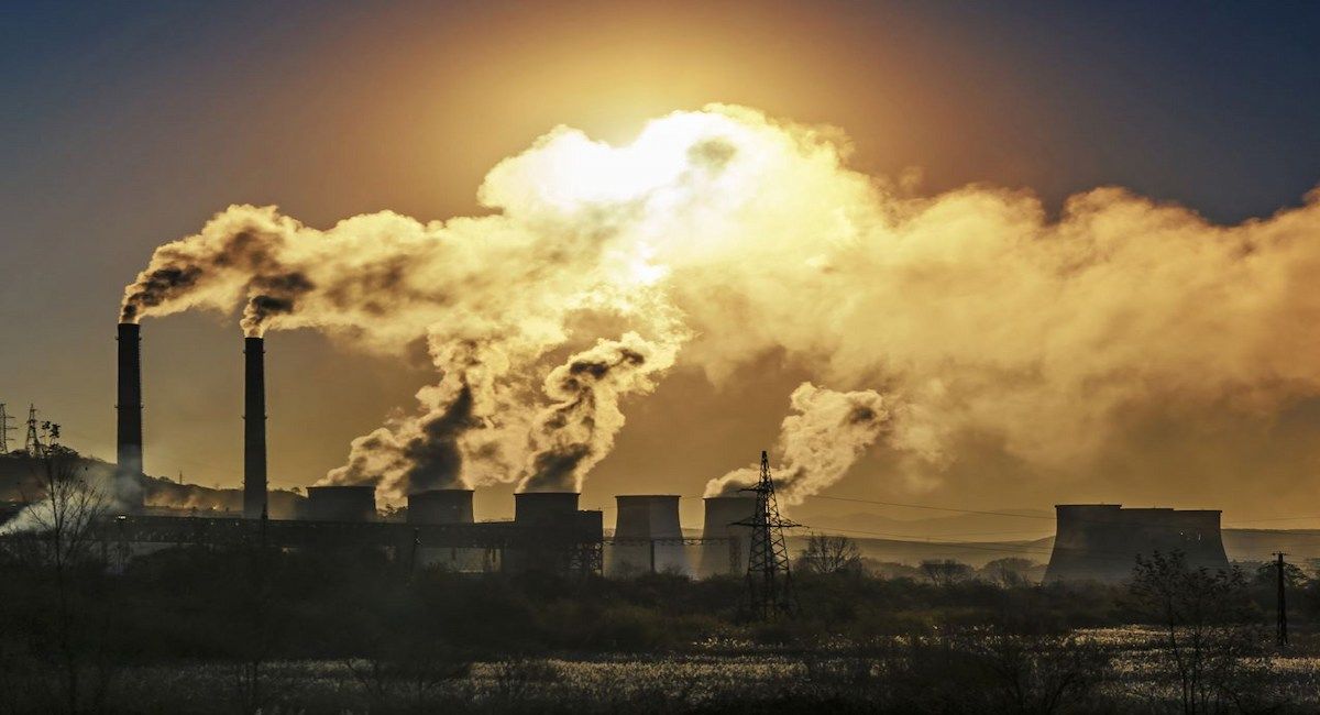 La Ley de Cambio Climático y Transición Energética, aprobada en mayo de 2021, nació con la ambición de marcar el rumbo hacia una economía neutra en carbono, resiliente y socialmente justa. | Foto: Tatiana Grozetskaya/Shutterstock
