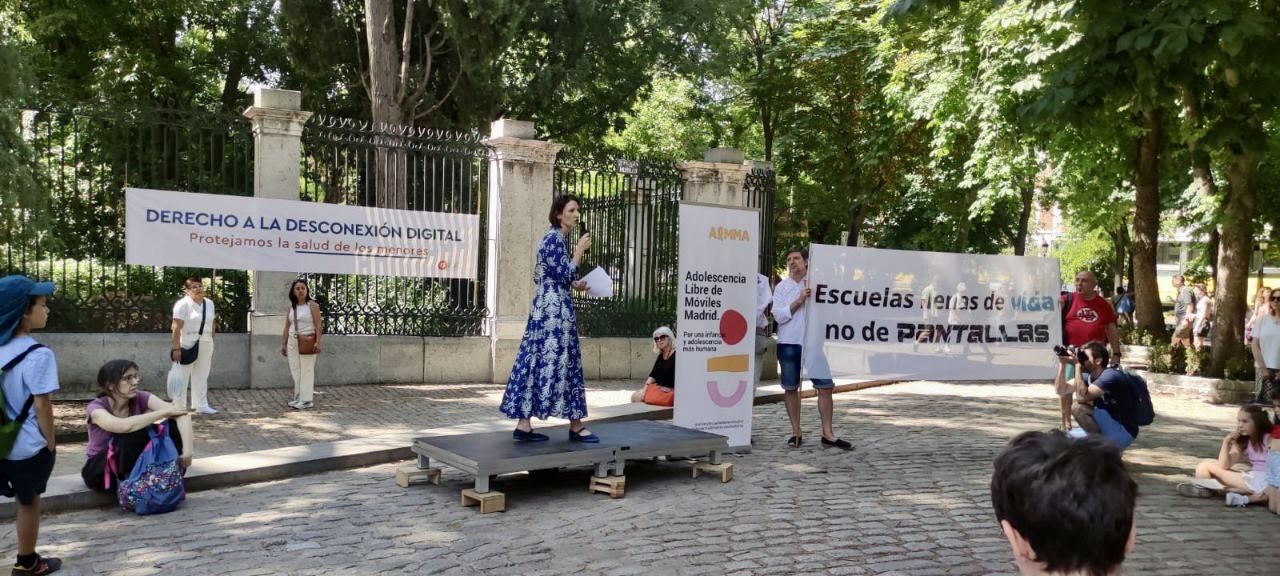 Concentración en en Madrid por una infancia sin Smarphones