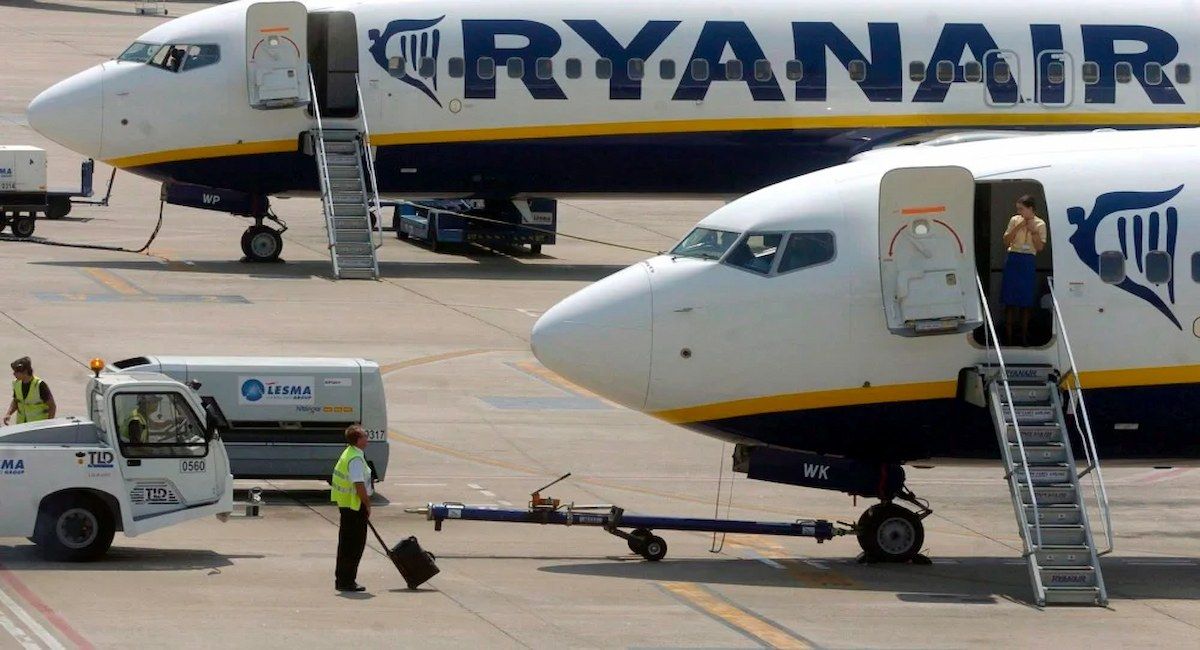 Si el Parlamento Europeo vota a favor de las modificaciones, las aerolíneas podrían cobrar incluso por rectificar errores en los datos personales. | Foto: FACUA