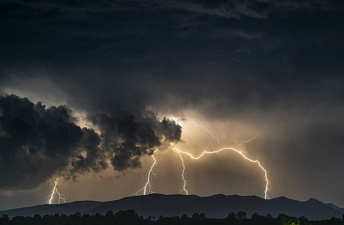 Una tormenta de rayos, preludio de una dana