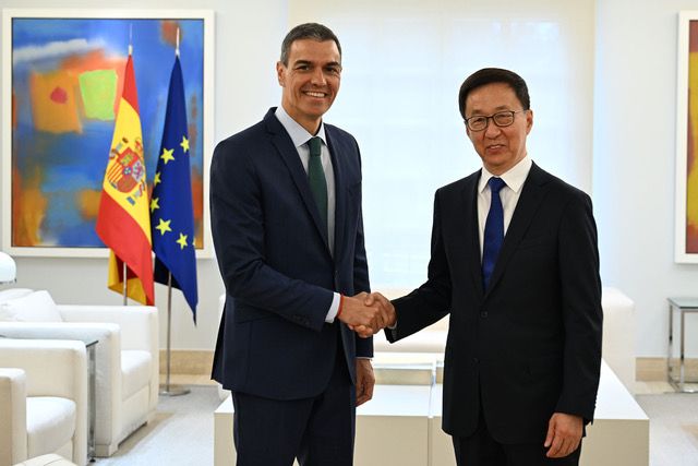 Sánchez y el vicepresidente chino, Han Zheng, este miércoles en Moncloa. Foto Pool MoncloaBorja Puig de la Bellacasa.
