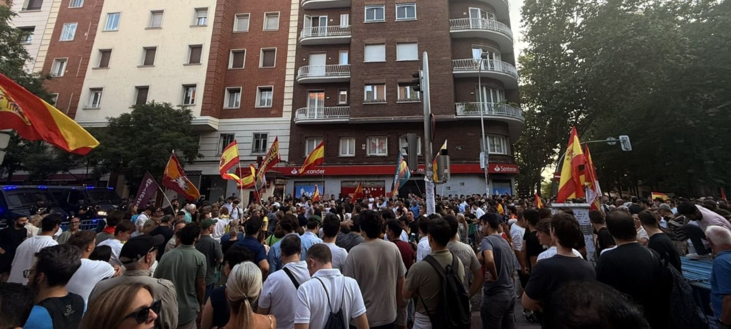 WhatsApp Image 2025 06 13 at 05.56.33Ferraz, escenario de odio: la ultraderecha toma la calle con amenazas, cánticos fascistas e insultos