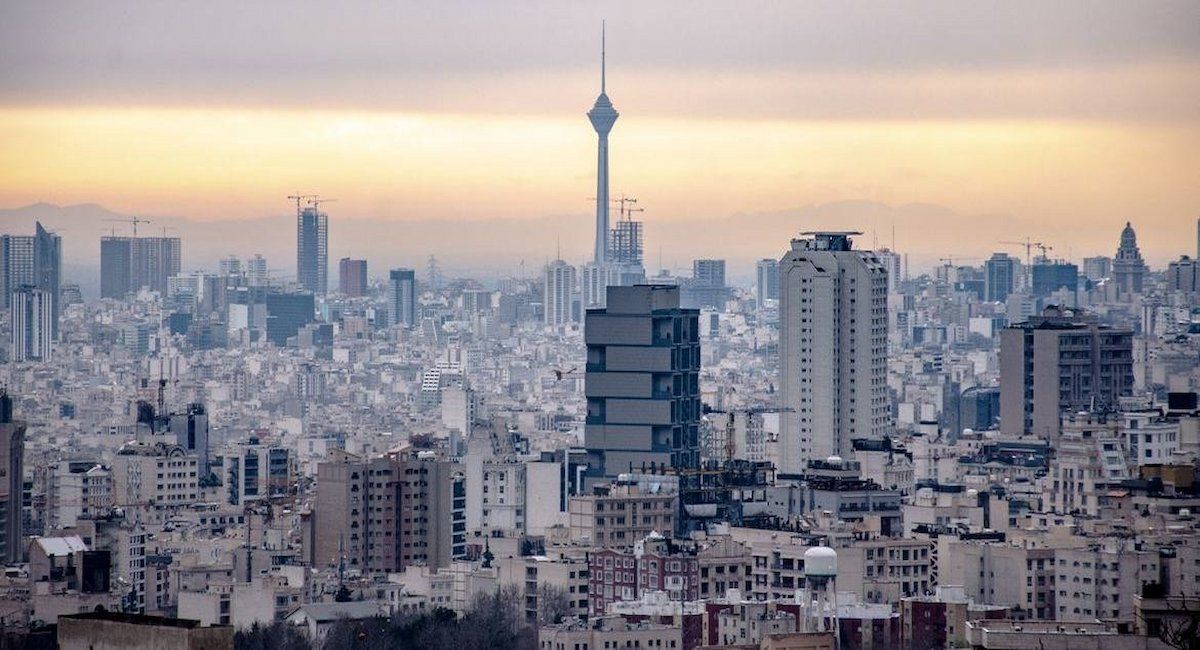 Vista de Teherán, la capital iraní. | Foto: Unsplash/Hosein Charbaghi