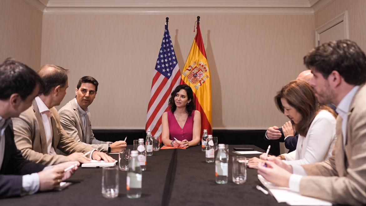 Ayuso aborda con los rectores la futura Ley de Universidades en Miami, Estados Unidos y no en Madrid
