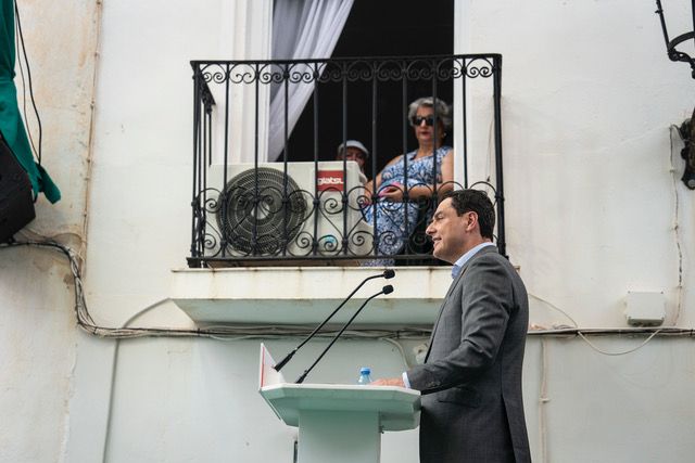 Moreno Bonilla ensalza la “concordia” sin el más mínimo gesto hacia la portavoz del PSOE