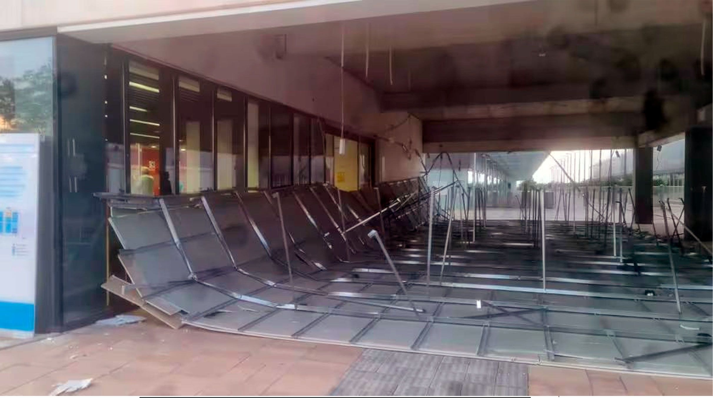 El techo del Hospital Zendal se derrumba