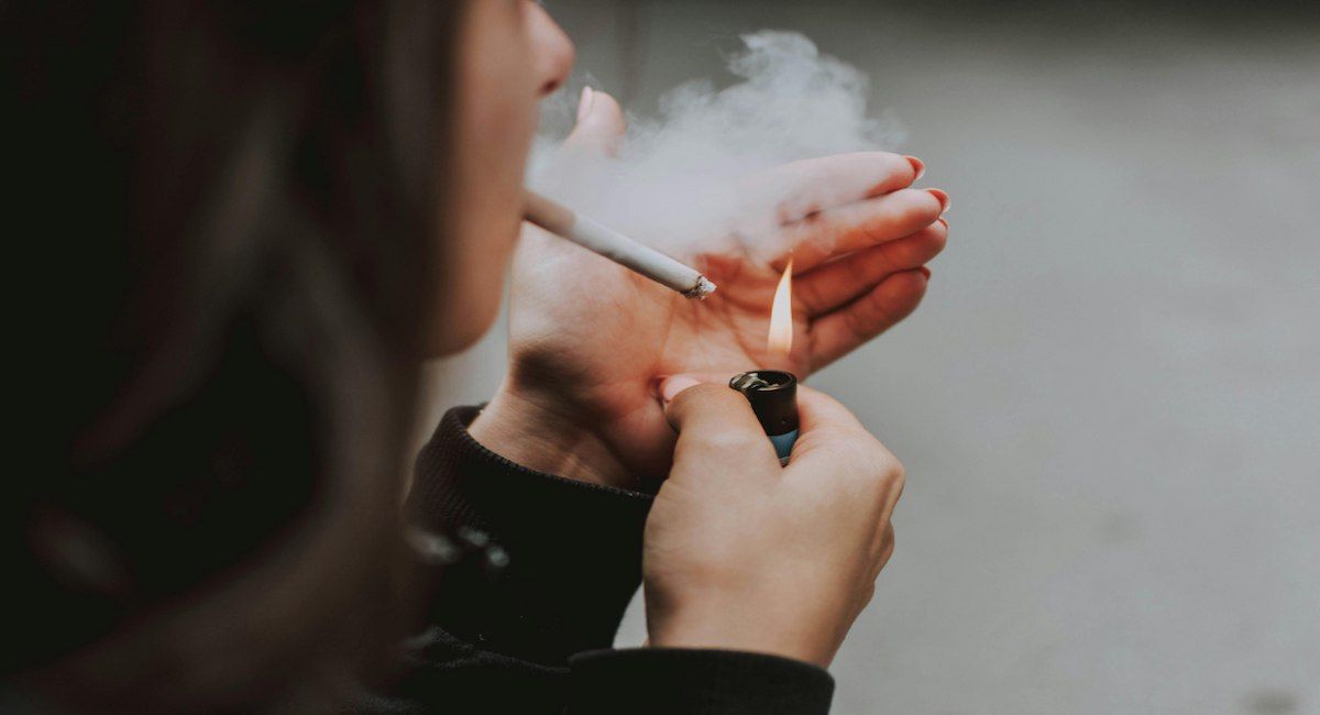 El consumo de tabaco disminuye en muchas partes del mundo, pero las estadísticas globales sobre el cáncer alertan de un aumento de casos de cáncer de pulmón en personas que nunca han fumado, como consecuencia de la contaminación. | Foto: Pexels
